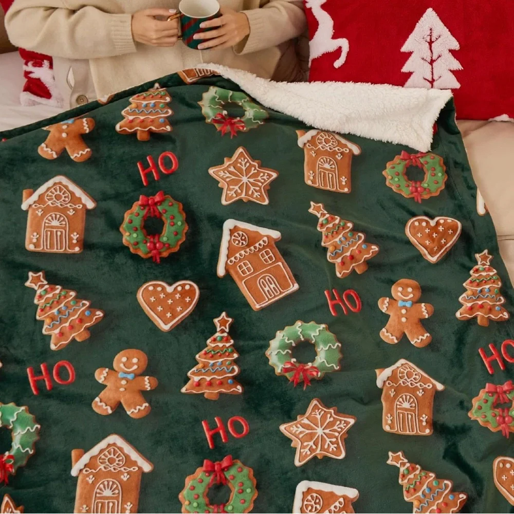 Holiday Gingerbread and Wreath Green Throw Blanket